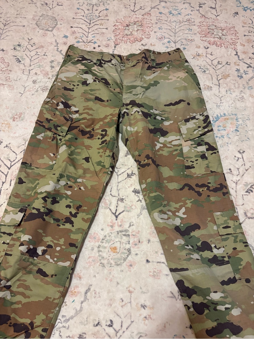 New! Men's Tactical Cargo Pants in Multicam Camo. Men’s size Large. See sizing.
